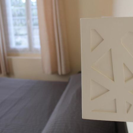 Hotel Les Acanthes Remoulins Eksteriør bilde