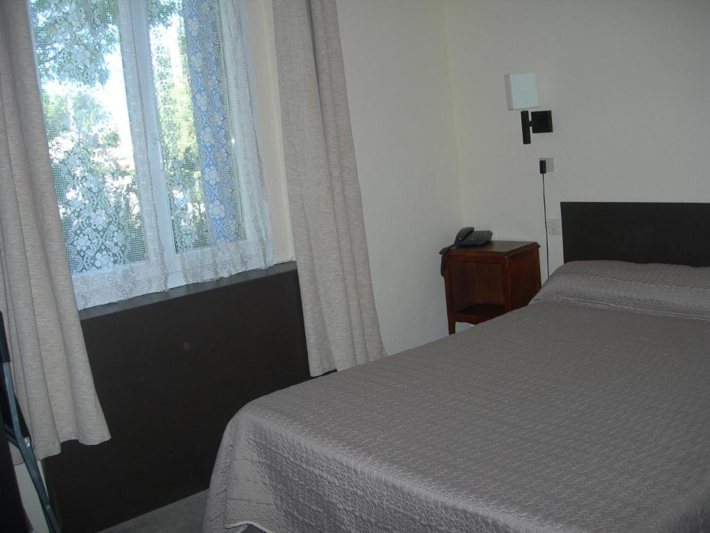 Hotel Les Acanthes Remoulins Rom bilde